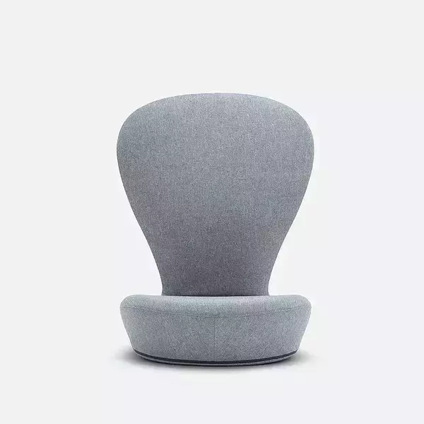 「床でくつろぐのにこれが最適！座椅子を使った快適なくらし」の画像