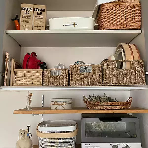 「何を入れてる？すっきり見えの秘訣は？吊り戸棚の整頓アイデアをチェック」の画像