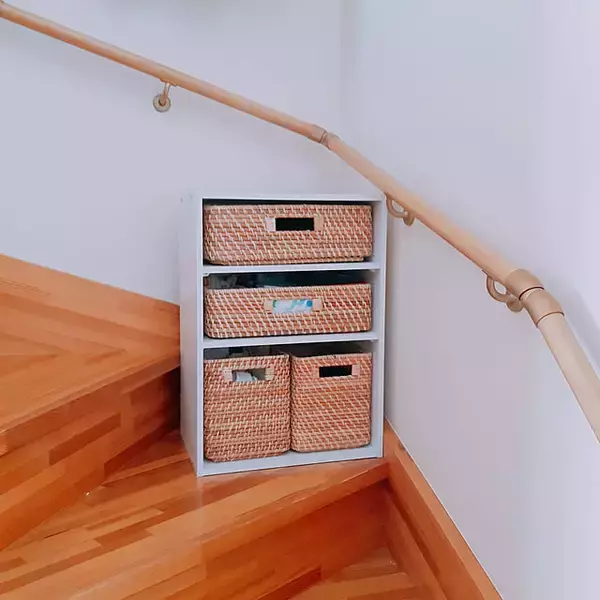 「家族みんなが取りやすい！お出かけ前の身支度がスムーズになるハンカチ収納のアイデア集」の画像