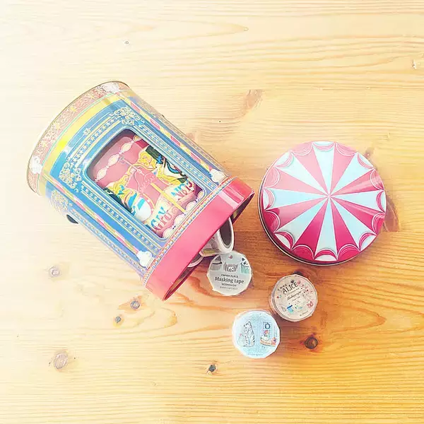 お気に入りのデザインや形を上手に活かす！お菓子の缶の再利用アイデア