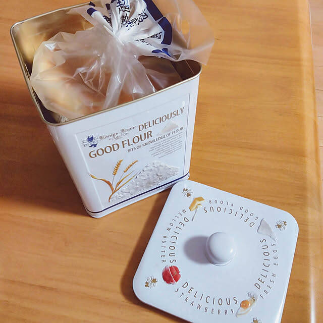 お気に入りのデザインや形を上手に活かす！お菓子の缶の再利用アイデア