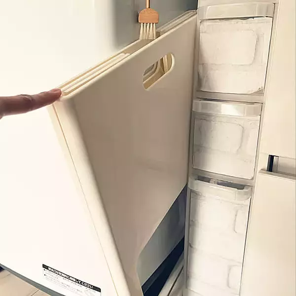 【すきま活用アイデア】指一本でサッと引き出せる！4cmのすきまに収まる折りたたみバスケット by Hi5さん