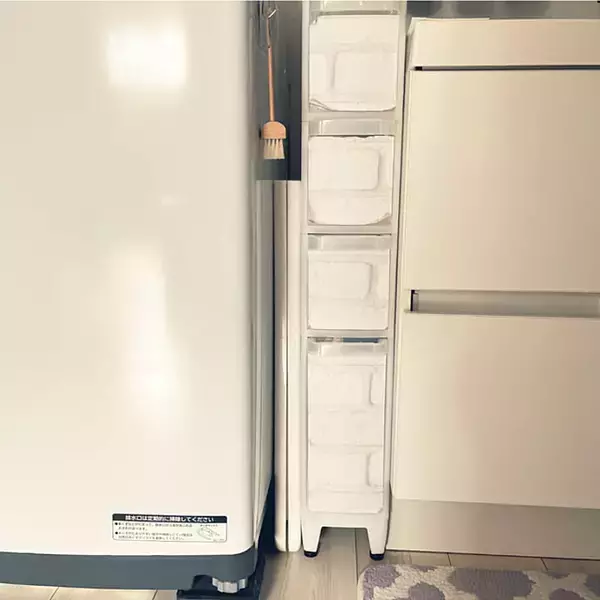 「【すきま活用アイデア】指一本でサッと引き出せる！4cmのすきまに収まる折りたたみバスケット by Hi5さん」の画像