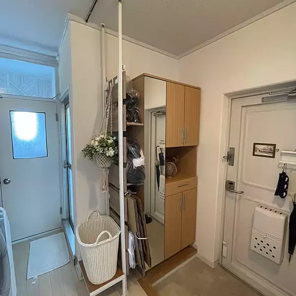 「捨てる前の仮置き場所に悩んでいる方必見！見た目もスッキリな段ボール収納のアイデア集」の画像