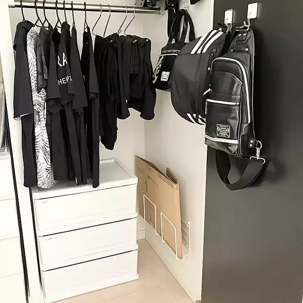 「捨てる前の仮置き場所に悩んでいる方必見！見た目もスッキリな段ボール収納のアイデア集」の画像