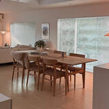 「角テーブルと丸テーブル、お好みのスタイルはどちら？形で選ぶダイニングテーブルカタログ」の画像1