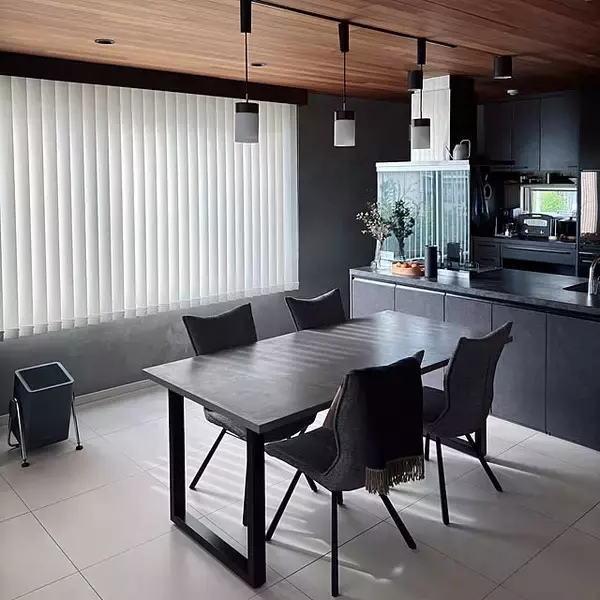 「角テーブルと丸テーブル、お好みのスタイルはどちら？形で選ぶダイニングテーブルカタログ」の画像