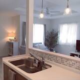 「貼るだけで雰囲気が変わる！セリアのタイルシールを使った身近なアイテムのDIYアイデア」の画像8