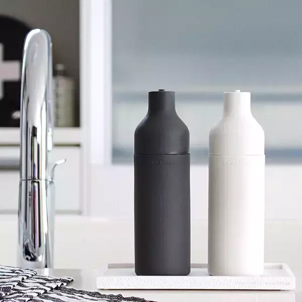 「シンクをセンスアップ♪食器洗剤の詰め替えボトル活用実例」の画像