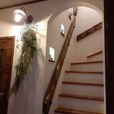 「貼るだけリメイクから本格的なDIYまで♪いつもの階段を魅力的に変えるアイデア」の画像1