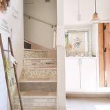 「貼るだけリメイクから本格的なDIYまで♪いつもの階段を魅力的に変えるアイデア」の画像4