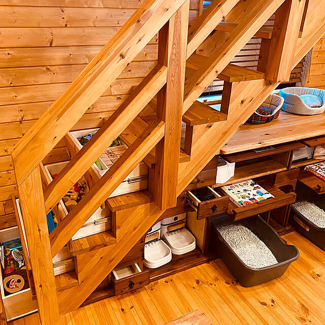 貼るだけリメイクから本格的なDIYまで♪いつもの階段を魅力的に変えるアイデア