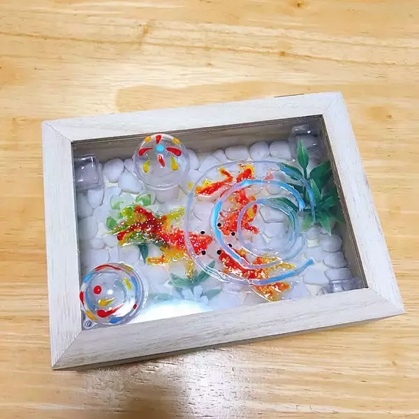 「ガラスペイントでDIYの可能性が広がる！ダイソーのガラス絵の具を使った作品6選」の画像