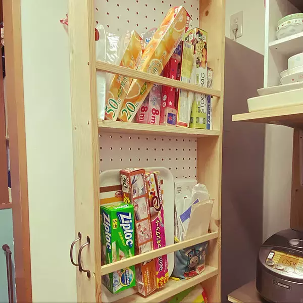 「DIYしたアイテムで！キッチンを快適に使うアイデア満載の実例集」の画像