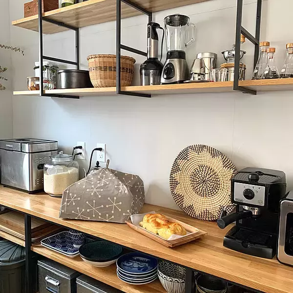 「DIYしたアイテムで！キッチンを快適に使うアイデア満載の実例集」の画像