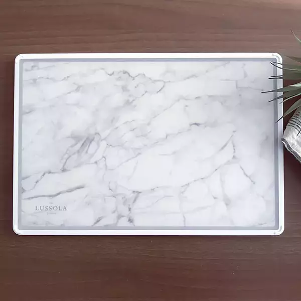 「キッチンで大活躍♪実用的で見た目も◎で人気の「カッティングボード」7選」の画像