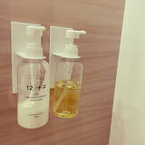 「清潔で広々としたバスルームを叶える☆シャンプー類の収納・置き方の工夫」の画像1