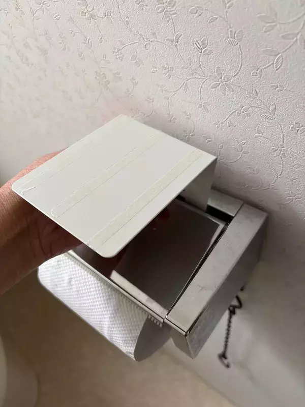 「「サクッとトイレットペーパーホルダーに棚を付ける方法」 by alchoさん」の画像