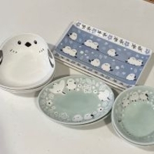 さまざまなスタイルのテーブルコーディネートに使える！バリエーション豊富なセリアのプレート皿をご紹介