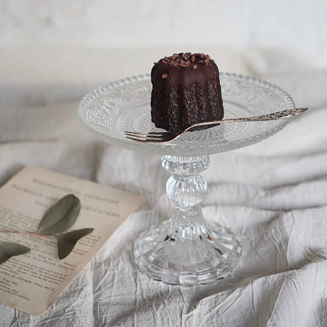 さまざまなスタイルのテーブルコーディネートに使える！バリエーション豊富なセリアのプレート皿をご紹介