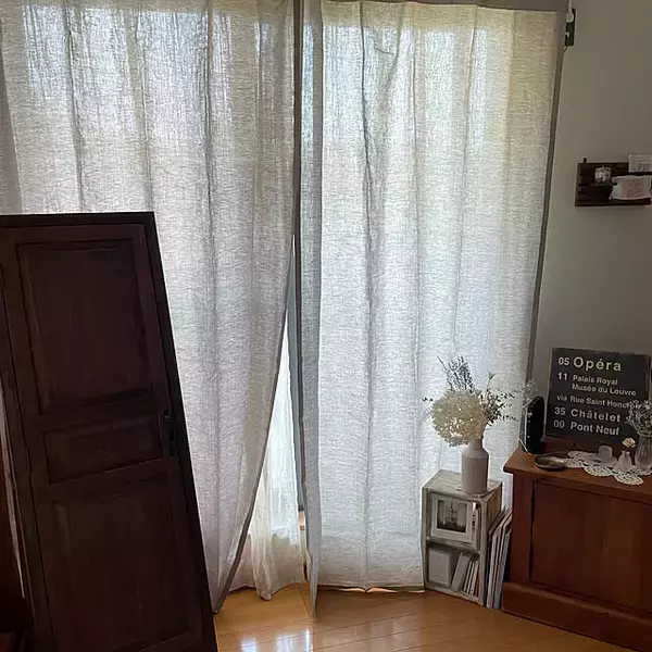 「シンプルで上質な雰囲気をまとう。インテリアにニュアンスを添える無印良品のカーテン6選」の画像