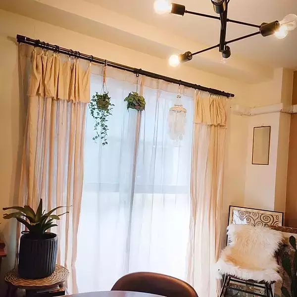 「シンプルで上質な雰囲気をまとう。インテリアにニュアンスを添える無印良品のカーテン6選」の画像
