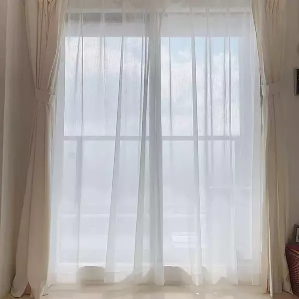 「シンプルで上質な雰囲気をまとう。インテリアにニュアンスを添える無印良品のカーテン6選」の画像