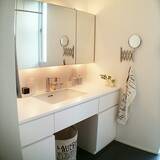 「身だしなみを整えるときも、お部屋を広く見せたいときも。インテリアで活躍するIKEAのミラー」の画像2