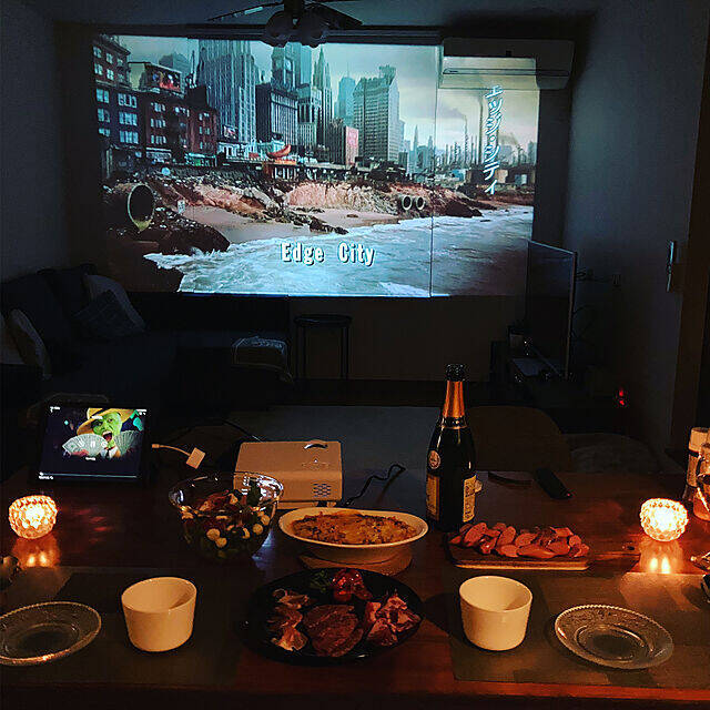 毎日ご飯にも、パーティーにも。外食気分が味わえるレストラン風インテリア