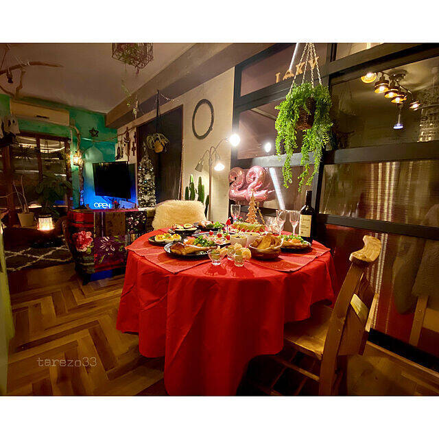 毎日ご飯にも、パーティーにも。外食気分が味わえるレストラン風インテリア