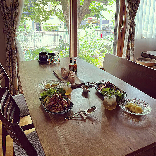 毎日ご飯にも、パーティーにも。外食気分が味わえるレストラン風インテリア