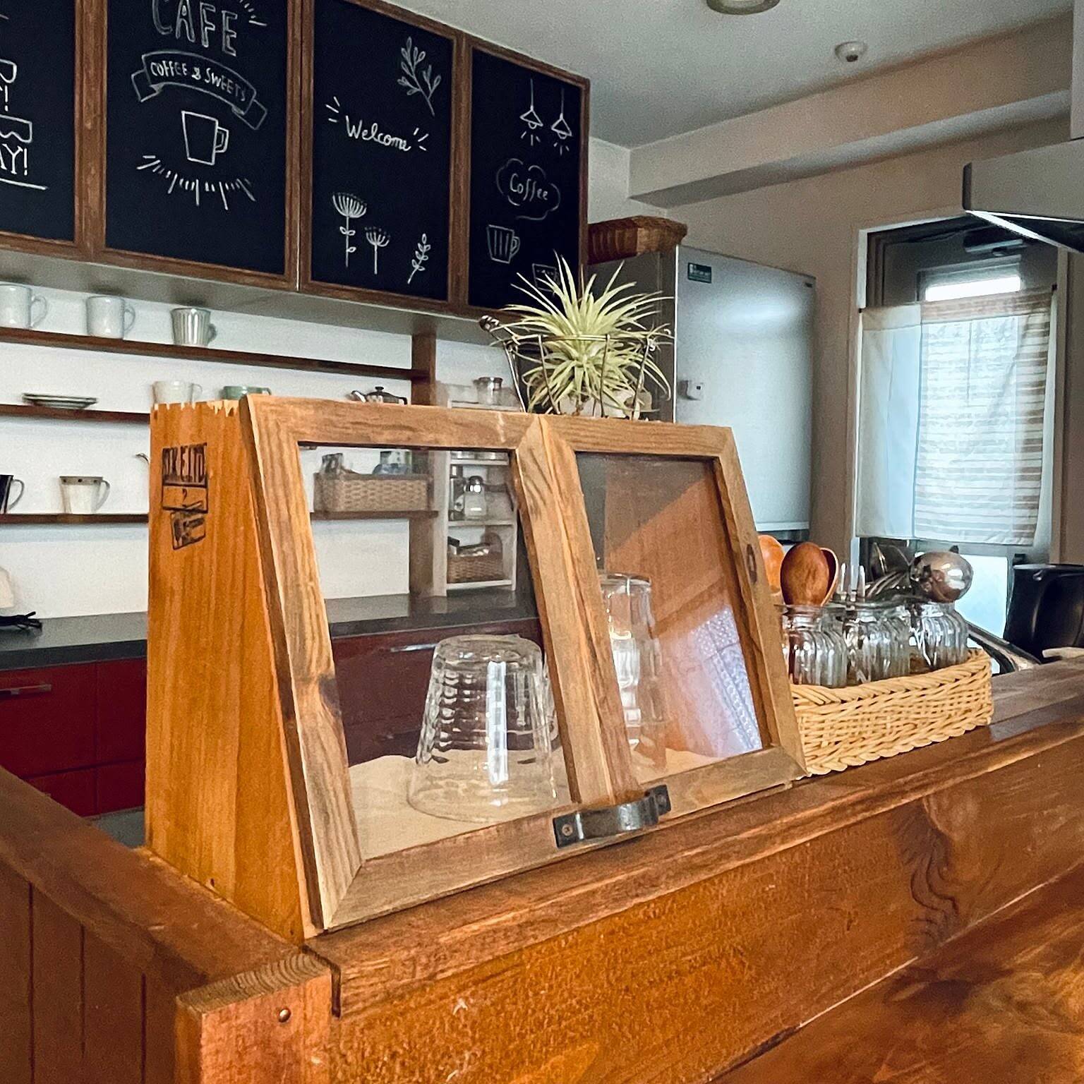 「厳選とDIYで洗練する、居心地の良いカフェ風キッチンのつくり方」 by kozuさん