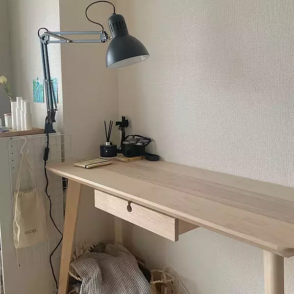 「シンプルから個性派までさまざまなデザインがそろう！IKEAで見つける理想のデスクライト」の画像