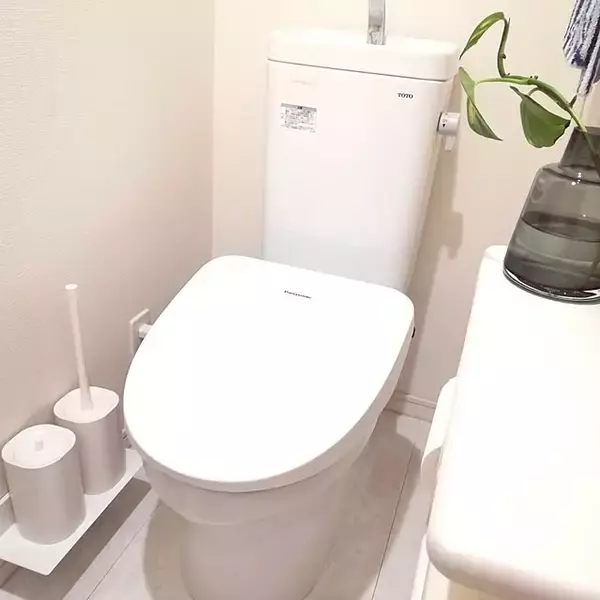 「トイレ掃除がもっとラクになる！清潔で見た目もすっきりとした、トイレブラシの置き方6選」の画像