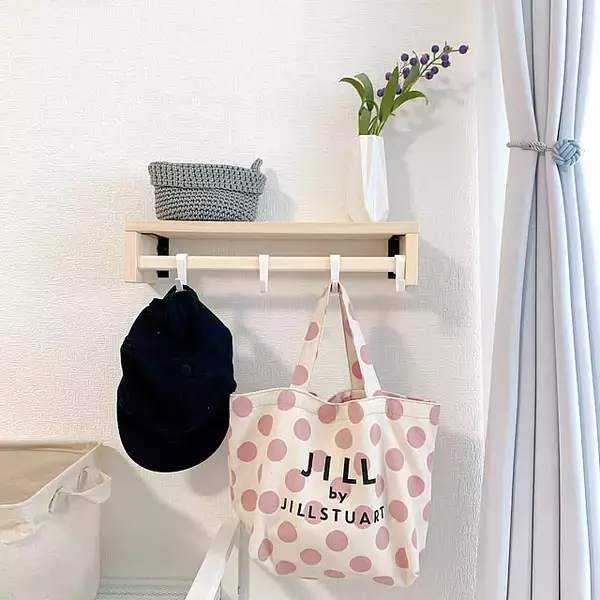 「インテリア馴染みもいい！IKEAで見つける、ワンランク上のフック」の画像