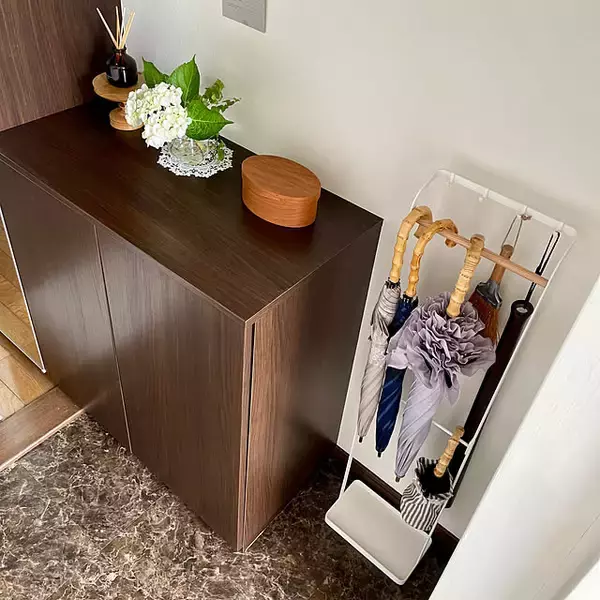 「空間を有効活用できる！省スペースな山崎実業の玄関収納アイテム6選」の画像