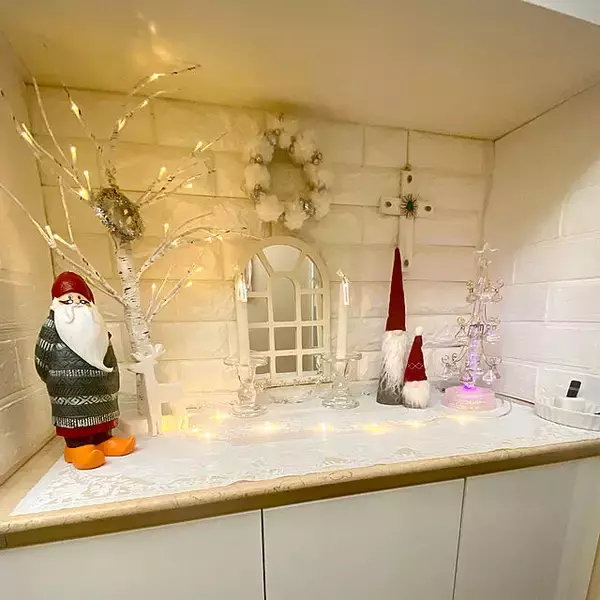「わくわくが止まらない♡小さなスペースで楽しむクリスマスディスプレイ10選」の画像