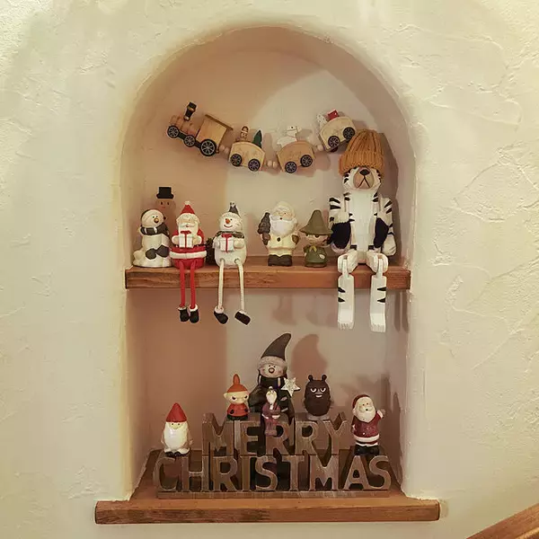 「わくわくが止まらない♡小さなスペースで楽しむクリスマスディスプレイ10選」の画像