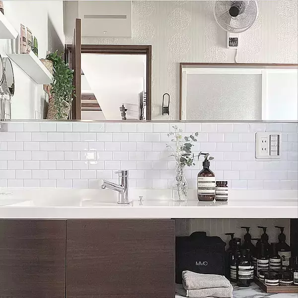 「リラックスできるラグジュアリーな空間に！ホテルライクなDIYアイデア」の画像