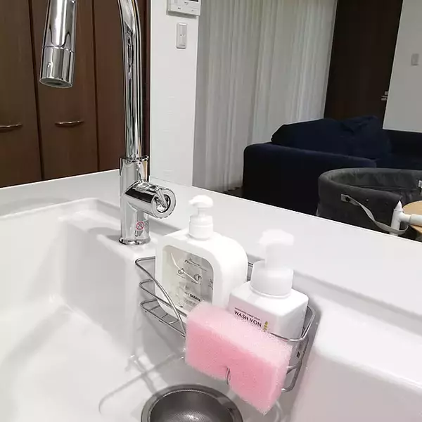 「シンプルで機能的だから、ストレスフリーな理想の収納がかなう♪無印良品のステンレス横ブレしにくいフック」の画像