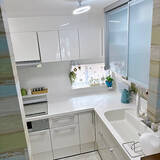 「「収納はスマートに、窓辺には彩りを。メリハリで暮らしが整うL字型キッチン」 by miyuさん」の画像1