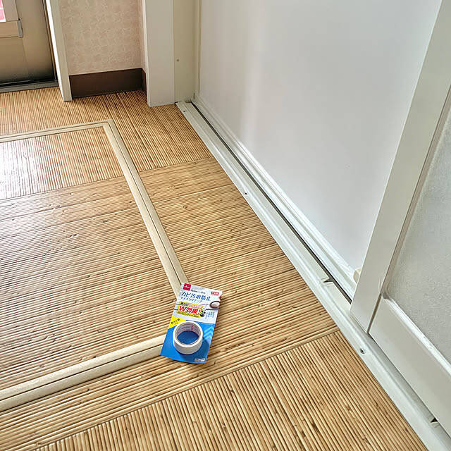 便利アイテムを駆使して細かい部分も楽々キレイに♪サッシ・レールの掃除法