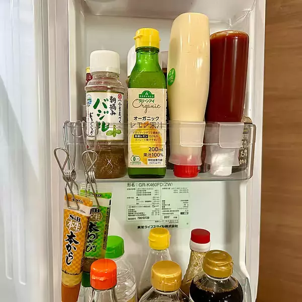 「収納上手を目指す方必見！無印良品の「ひっかけるワイヤークリップ」を使った活用アイデア」の画像