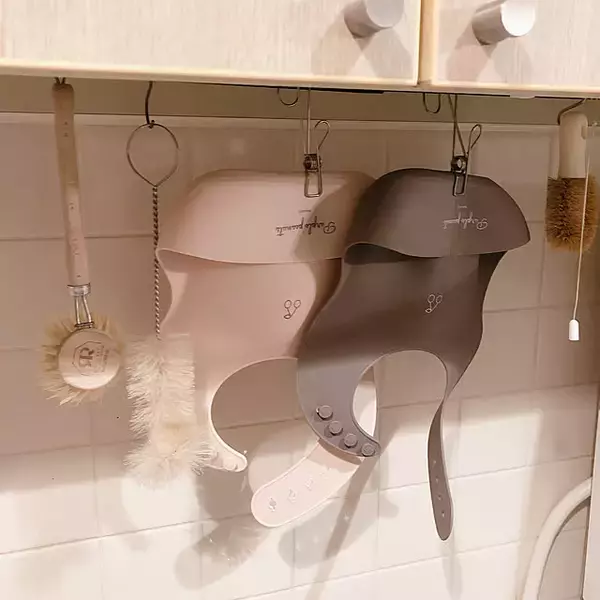 「ひと工夫で収納性をUPできる！セリアのステンレスフックシリーズの活用術」の画像