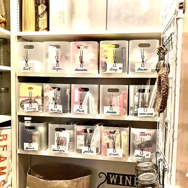 「ひと工夫で収納性をUPできる！セリアのステンレスフックシリーズの活用術」の画像