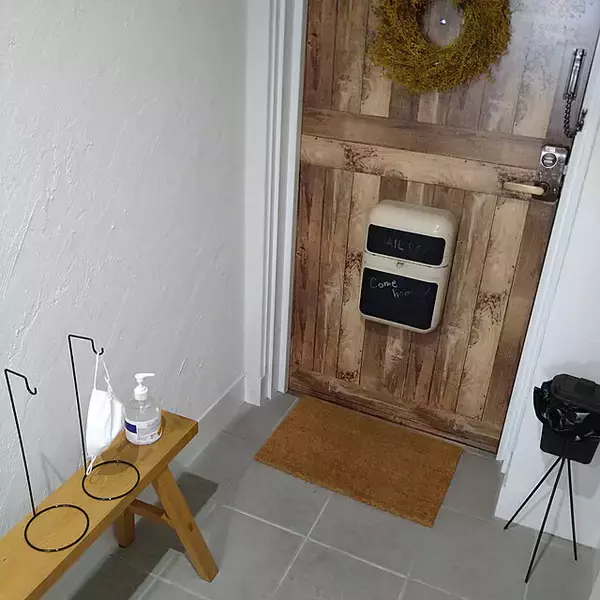 「どんなインテリアにも馴染んで大活躍！無印良品「木製ベンチ」の活用法」の画像