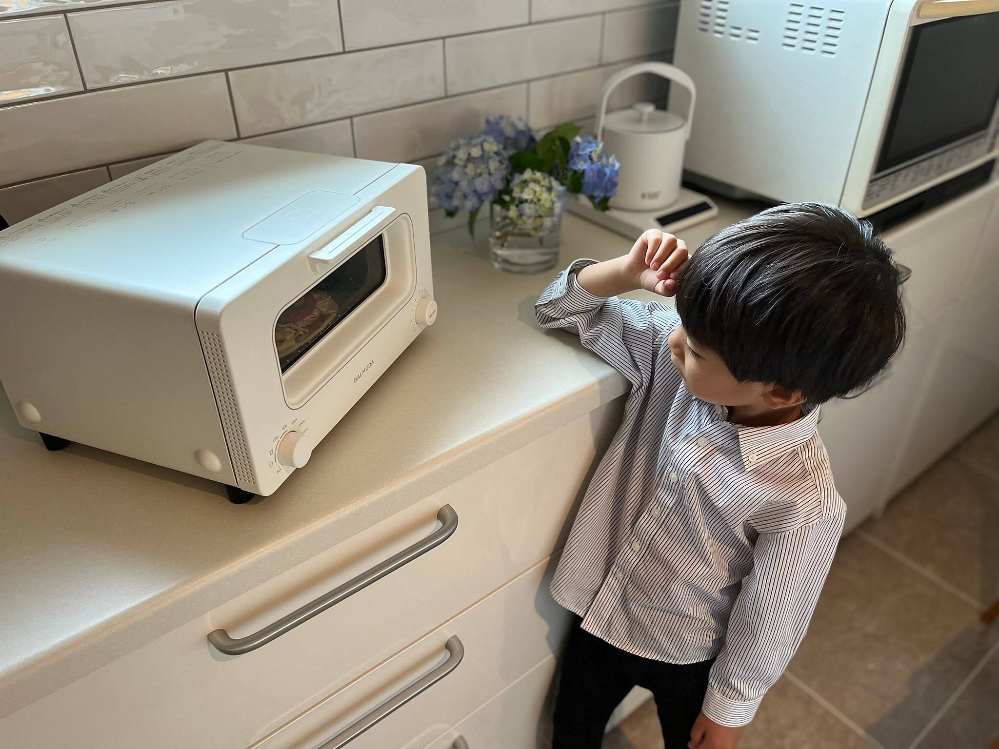 「ラク＆安心だから子どもと立てる、笑顔が似合う明るいキッチン」 by tomokonさん