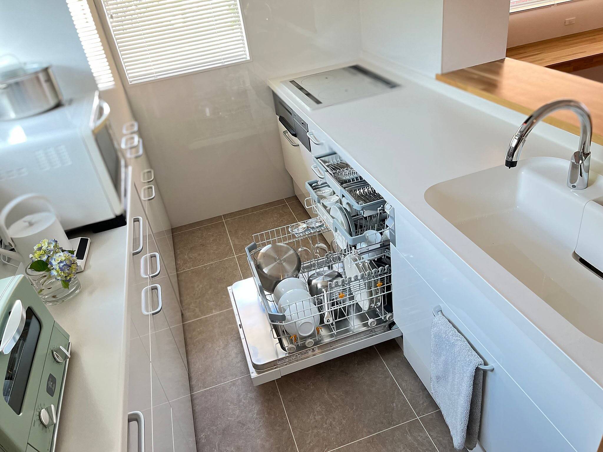 「ラク＆安心だから子どもと立てる、笑顔が似合う明るいキッチン」 by tomokonさん