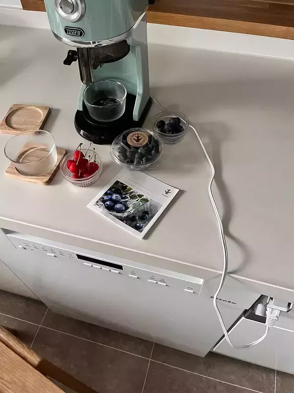 「「ラク＆安心だから子どもと立てる、笑顔が似合う明るいキッチン」 by tomokonさん」の画像