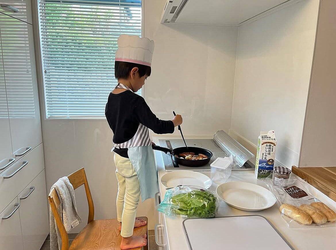 「ラク＆安心だから子どもと立てる、笑顔が似合う明るいキッチン」 by tomokonさん